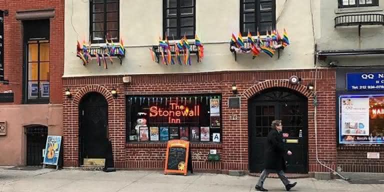 Fachada do bar The Stonewall Inn, em Nova York - Pedro Rocha