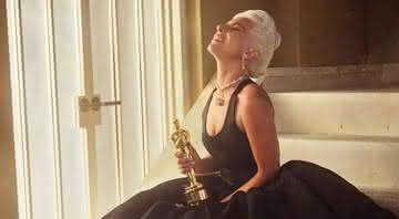 Lady Gaga segura o seu Oscar de Canção Original por 'Shallow' - Reprodução/Instagram