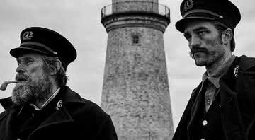 Willem Dafoe e Robert Pattinson em 'O Farol' - Divulgação/A24
