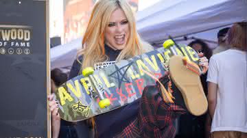 Lembra da teoria de quinta de que Avril Lavigne morreu e foi substituída por uma sósia? - Emma McIntyre/Getty Images
