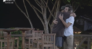 Lucas e Cartolouco se abraçam em "A Fazenda" - Transmissão/Record TV