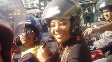 Ludmilla vai de mototáxi a Globo - Reprodução/Twitter