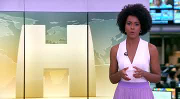 Maju Coutinho na bancada do Jornal Hoje - Reprodução/TV Globo
