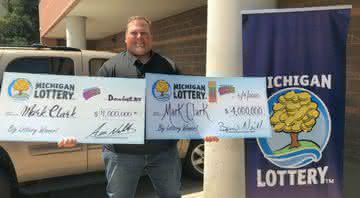 Mark Clark com seus prêmios - Divulgação Michigan Lottery Connect