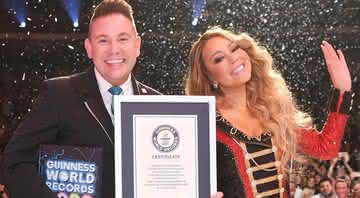 Mariah Carey recebe homenagem do Livro dos Recordes em um show no dia 25 de novembro - Instagram