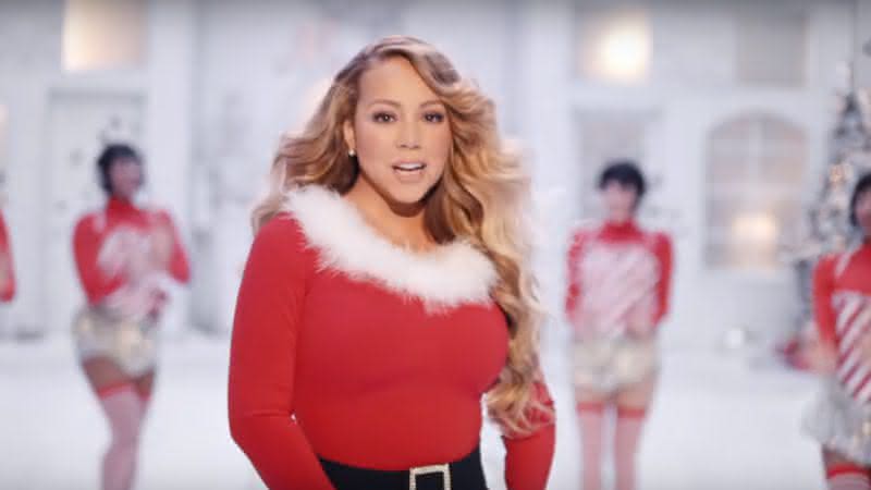 Mariah Carey em novo clipe de All I Want For Christmas Is You - YouTube