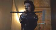 Mary Elizabeth Winstead interpreta a Caçadora em Aves de Rapina: Arlequina e sua Emancipação Fantabulosa - Warner Bros./DC Films