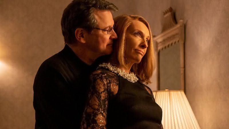 Colin Firth e Toni Collette são os protagonistas de "The Staircase" - Reprodução/HBO Max