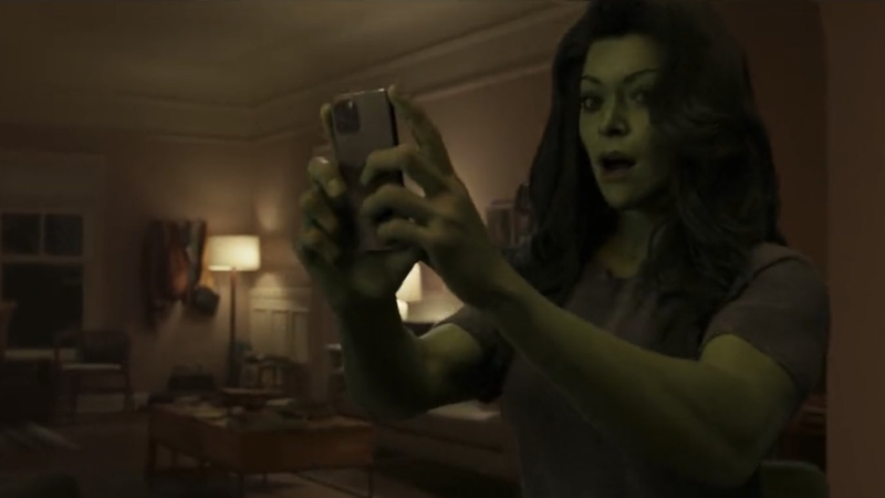 Tatiana Maslany como Jennifer Walters em "Mulher-Hulk: Defensora de Heróis" - Reprodução/Marvel Studios