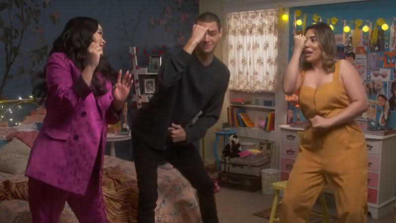 Lana Condor, Noah Centineo e Naiara Azevedo em vídeo da Netflix - Youtube