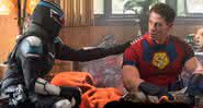 "Pacificador": Vídeo dos bastidores desmonta a cara de durão de John Cena; assista - Reprodução/HBO Max