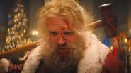 Papai Noel apela para a violência para salvar o espírito natalino no insano “Noite Infeliz” - Divulgação/Universal Pictures