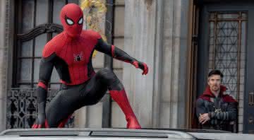 Peter Parker e Doutor Estranho em “Homem-Aranha: Sem Volta Para Casa” - (Divulgação/Sony Pictures)