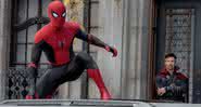 Peter Parker e Doutor Estranho em “Homem-Aranha: Sem Volta Para Casa” - (Divulgação/Sony Pictures)