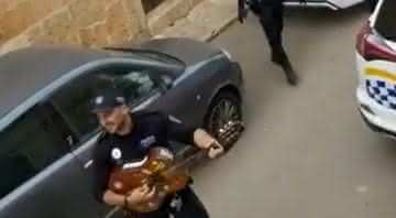 Imagem da polícia local da Espanha divertindo os moradores - Twitter