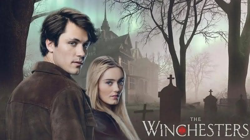 Drake Rodger e Meg Donnelly como o casal John e Mary em "The Winchesters" - Divulgação/CW