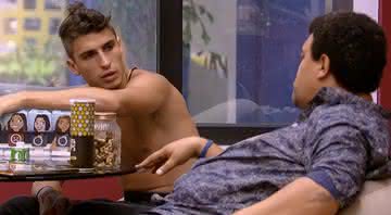 Felipe Prior e Babu Santana discutem próximas opções de voto no Big Brother Brasil 20 - Reprodução/Globoplay