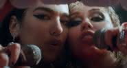 Dua Lipa e Miley Cyrus em "Prisoner" - Reprodução/YouTube