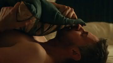 Richard Armitage revela bastidores de polêmica cena com almofada em "Desejo Obsessivo": "Foi realmente inesperada" - Divulgação/Netflix