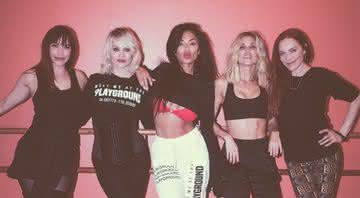 Pussycat Dolls em ensaios para a gravação do clipe de React, single de retorno - Twitter