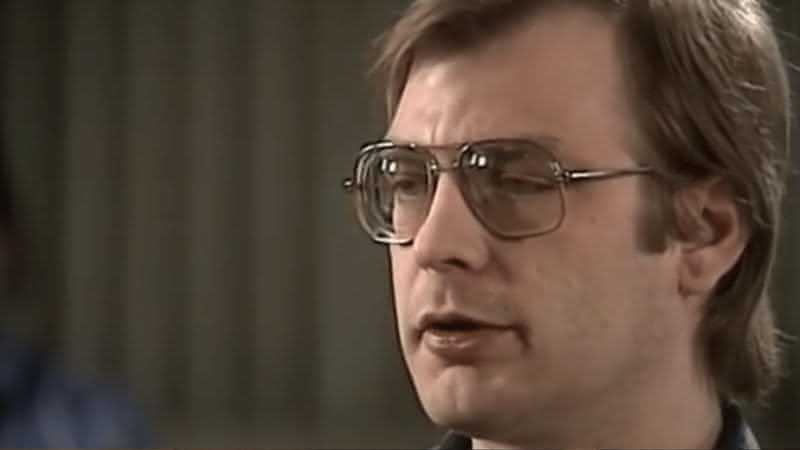 Relembre a entrevista que serviu de inspiração a Evan Peters para interpretar o serial killer Jeffrey Dahmer - Divulgação/NBC