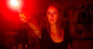 Claire Redfield é atacada por zumbis em novo teaser de "Resident Evil: Bem-Vindo à Raccoon City" - Reprodução/Sony Pictures