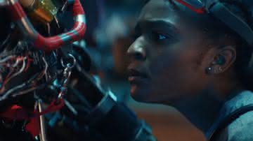 Supergênio, Riri Williams, que estreou em "Pantera Negra: Wakanda Para Sempre", cria sua própria armadura inspirada no Homem de Ferro para se tornar a heroína Coração de Ferro - Reprodução/Marvel Studios
