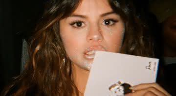 Selena Gomez com o seu novo álbum, Rare - Reprodução/Instagram