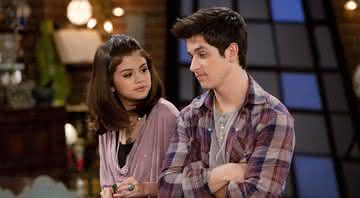 David e Selena na série Os Feiticeiros de Waverly Place - Reprodução/Disney