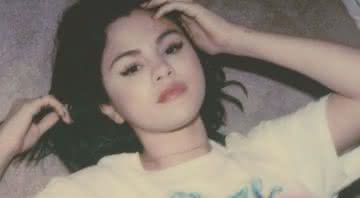 Selena Gomez na foto de capa de Rare - Divulgação