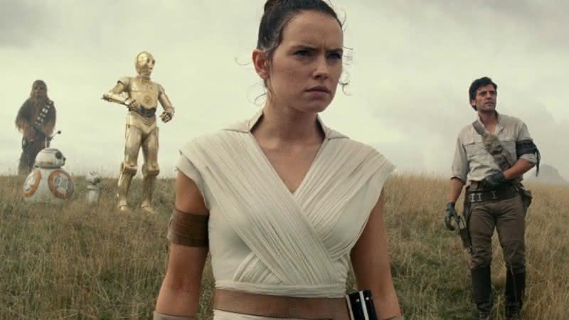Rey e outros personagens em cena de A Ascensão Skywalker - Disney