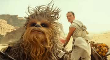 Rey e Chewbacca fogem de Stormtroopers em clipe de Star Wars: A Ascensão Skywalker - YouTube