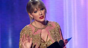 Taylor Swift recebe o prêmio de artista do ano no AMA 2019 - Kevin Winter/AMA2019/Getty Images
