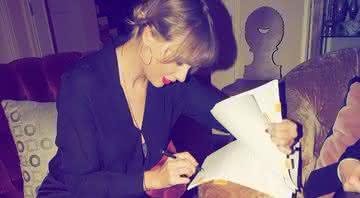 Taylor Swift em clique nas redes ao assinar contrato com a Universal - Instagram