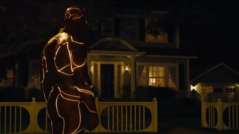 Barry Allen é vivido por Ezra Miller nos cinemas - (Reprodução/Warner Bros.)