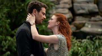 Theo James e Rose Leslie interpretam Henry e Clary em “The Time Traveler’s Wife” - Divulgação/HBO Max