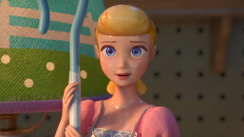 No curta, a personagem a personagem desiste de ser um abajur infantil - Divulgação/Disney+
