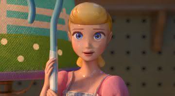 No curta, a personagem a personagem desiste de ser um abajur infantil - Divulgação/Disney+