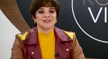 Vera Magalhães usou uma jaqueta diferentona durante o Roda Viva de segunda (18) e foi comparada a sanduíche - Transmissão/TV Cultura/17-08-2020
