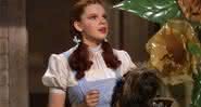 Vestido usado por Judy Garland no filme "O Mágico de Oz", de 1939 - Divulgação