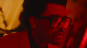 The Weeknd no clipe de "Blinding Lights" - Reprodução/YouTube