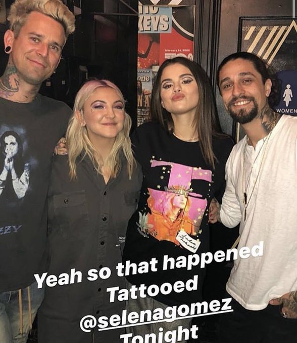 Após o show as cantoras fizeram uma tatuagem juntas