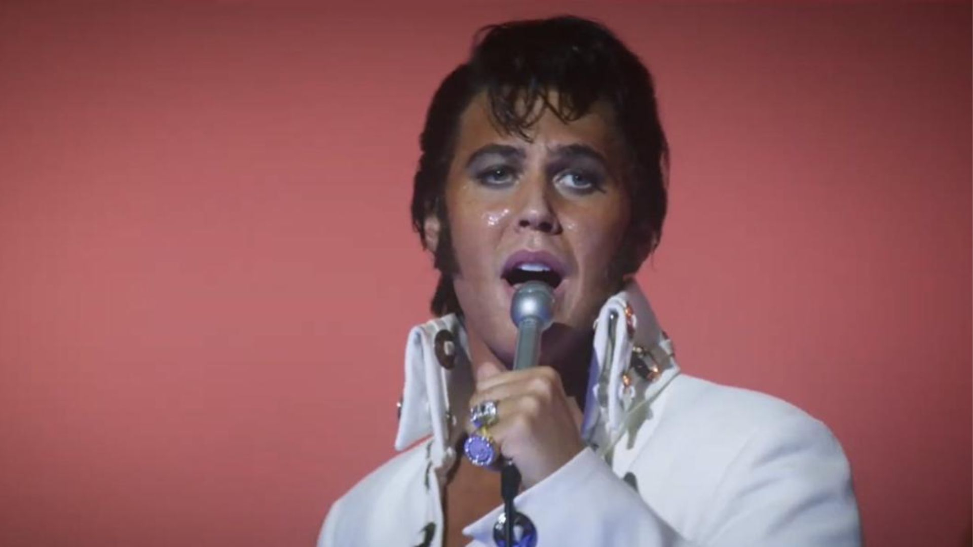 "Elvis", cinebiografia do Rei do Rock, é estrelada por Austin Butler, que concorre na categoria de Melhor Ator (Foto: Divulgação/Warner Bros. Pictures)