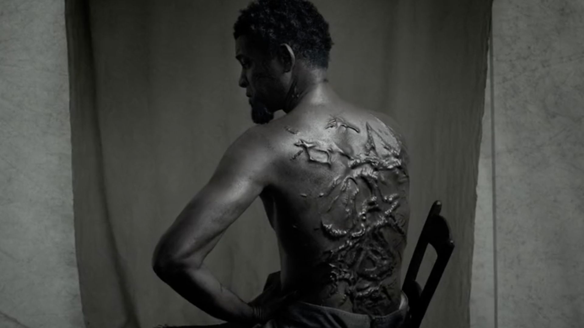 Em "Emancipation - Uma História de Liberdade", Will Smith interpreta um homem escravizado, que arrisca a própria vida para voltar à família (Foto: Reprodução/Apple TV+)