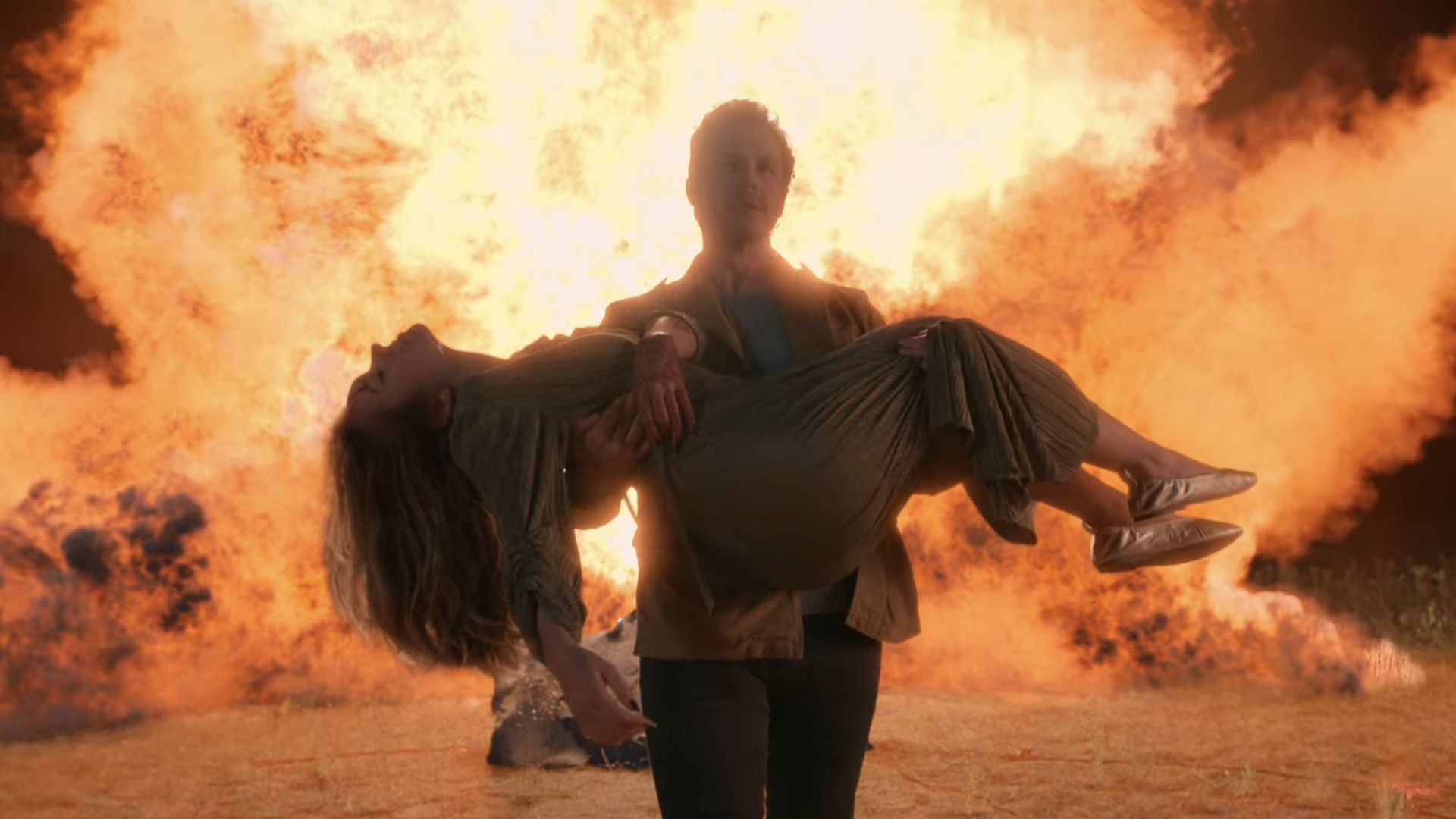 Angelina (Holly Taylor) é salva por Ben Stone (Josh Dallas) no final de "Manifest" (Foto: Reprodução/Netflix)
